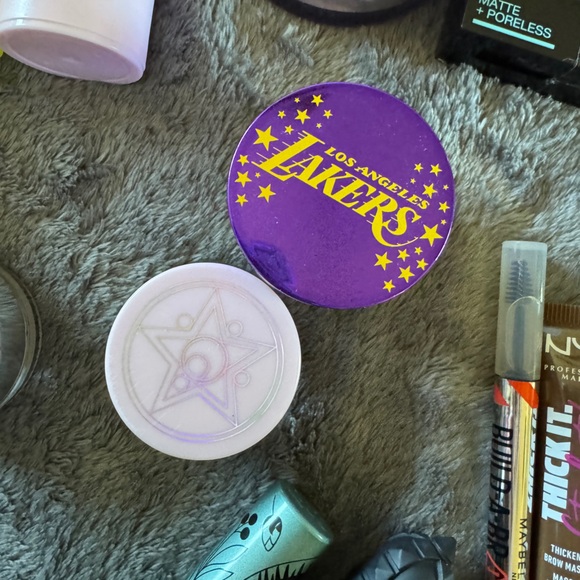 All UNUSED Makeup Bundle - Picture 5 of 13